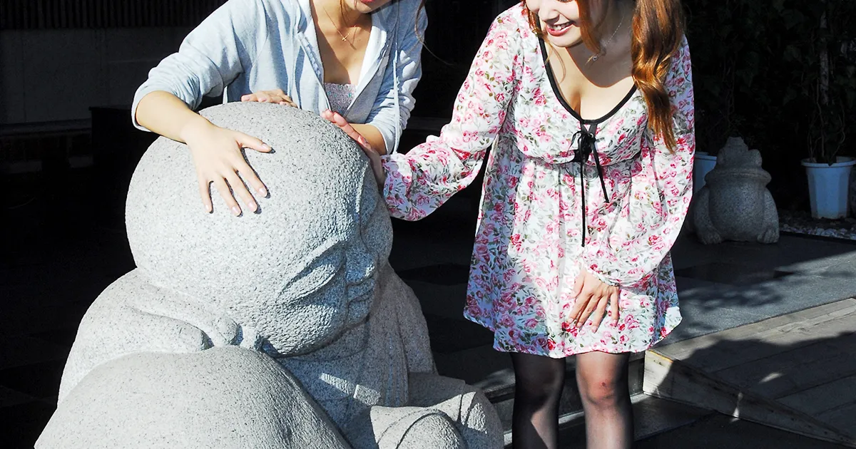 幸せを呼ぶ3体の石像